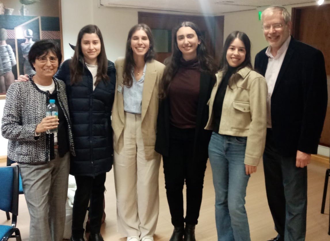 Universidad ORT reunion (unplanned) at the XXXIX Jornadas Anuales de Economía del Banco Central del Uruguay. Here with professors Flavia Roldán and Néstor Gandelman, and alumni Eugenia Rodríguez and Sofía Viera.